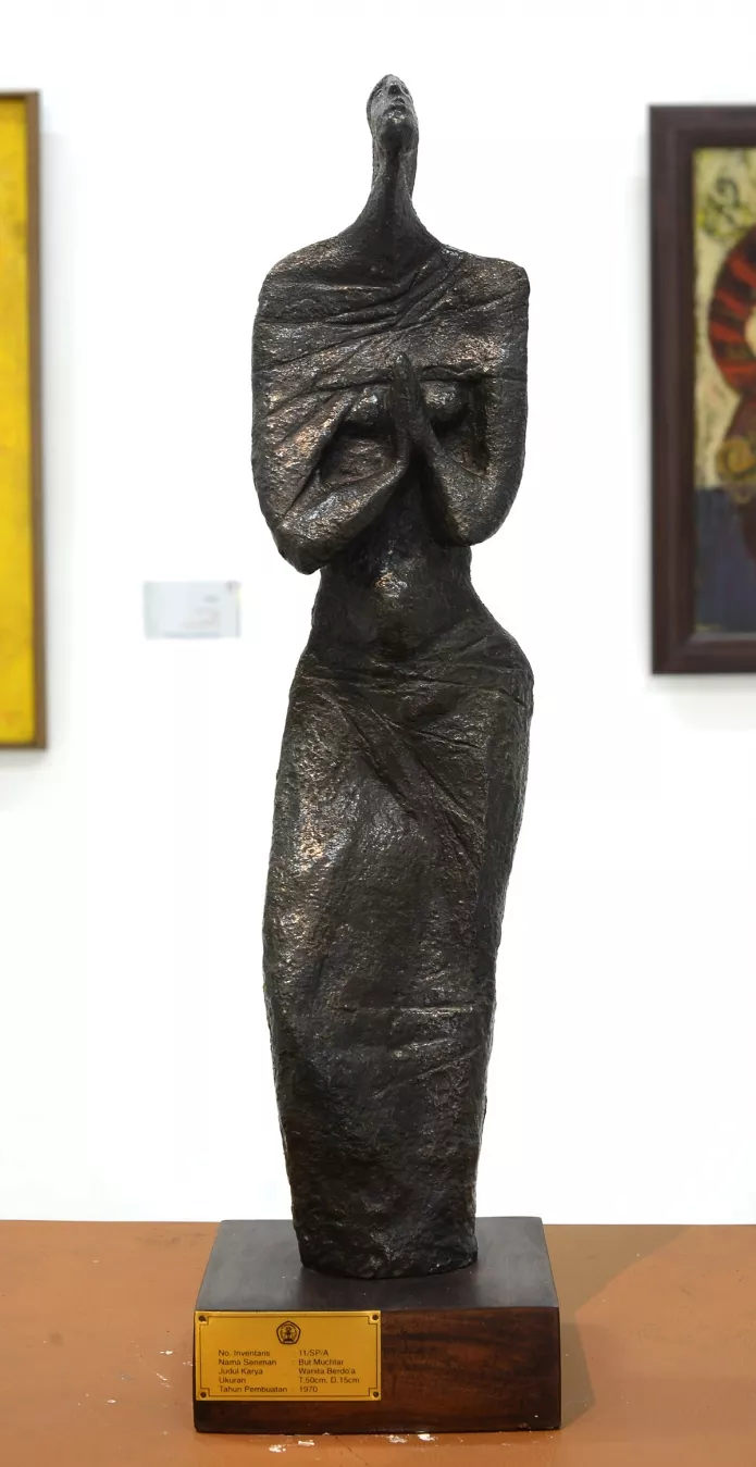 Wanita Berdoa Wanita Berdoa thumbnail